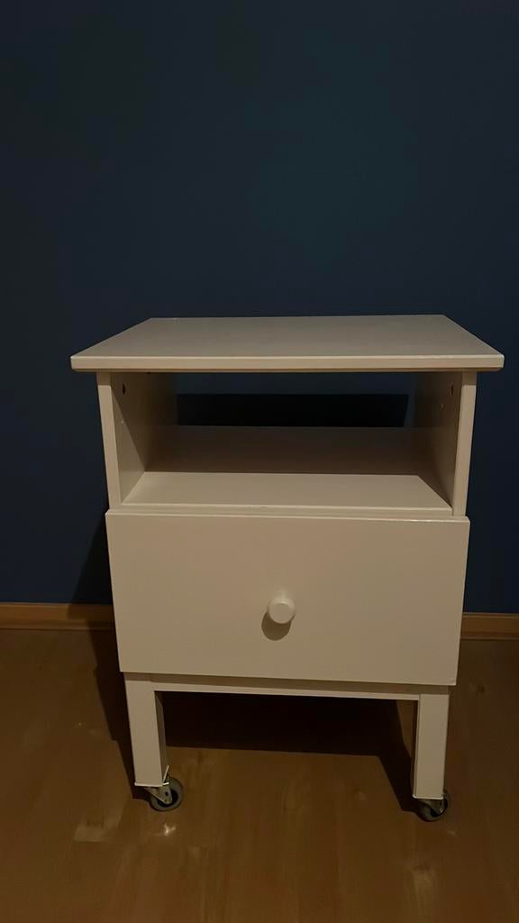 Nachtkastje Tarva Ikea, Huis en Inrichting, Ophalen, Minder dan 45 cm, 55 tot 70 cm, Zo goed als nieuw