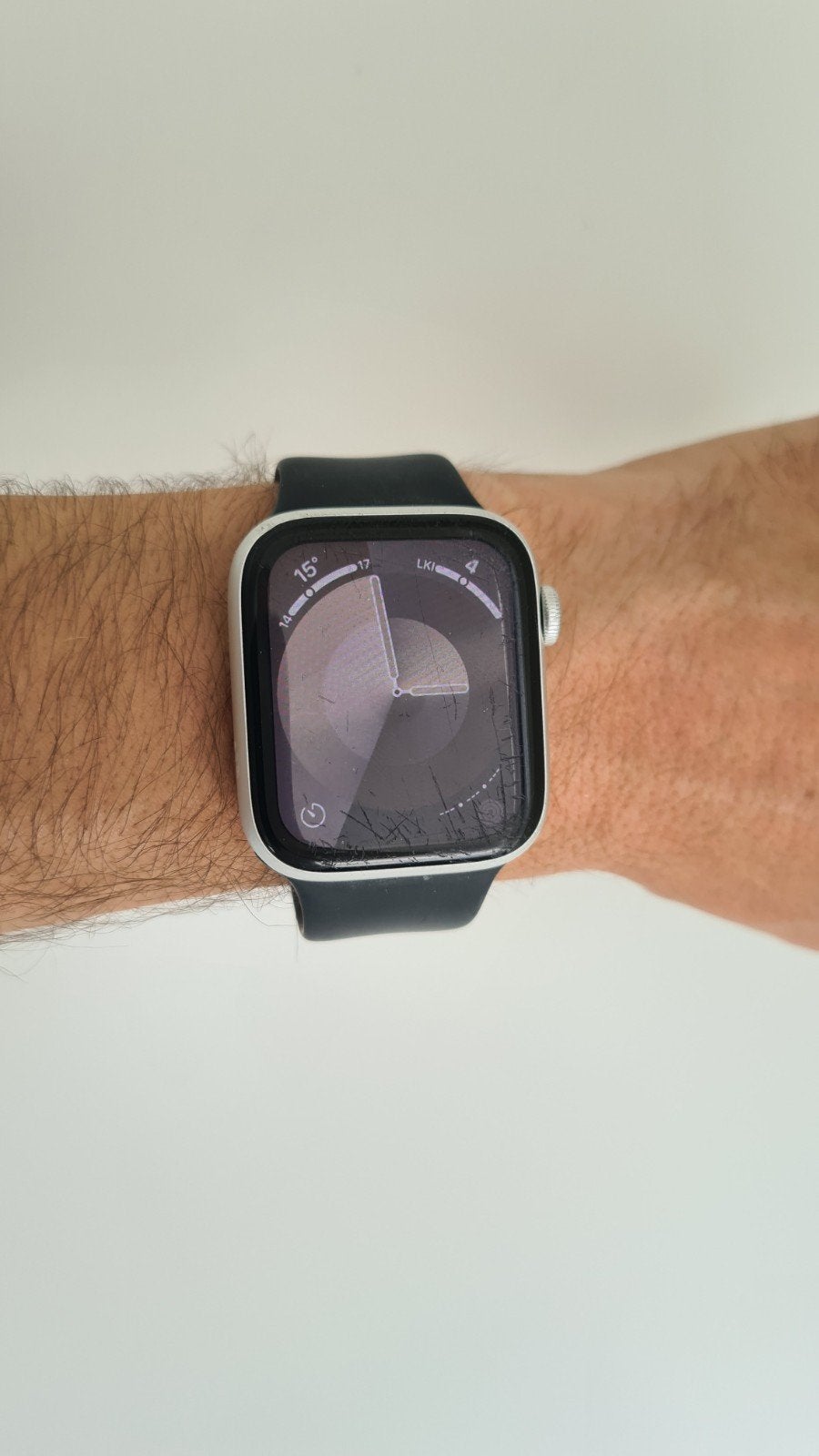 Apple Watch SE (2e gen) 44mm GPS - Zilver met krassen, Gebruikt, IOS, Ophalen of Verzenden, Zilver