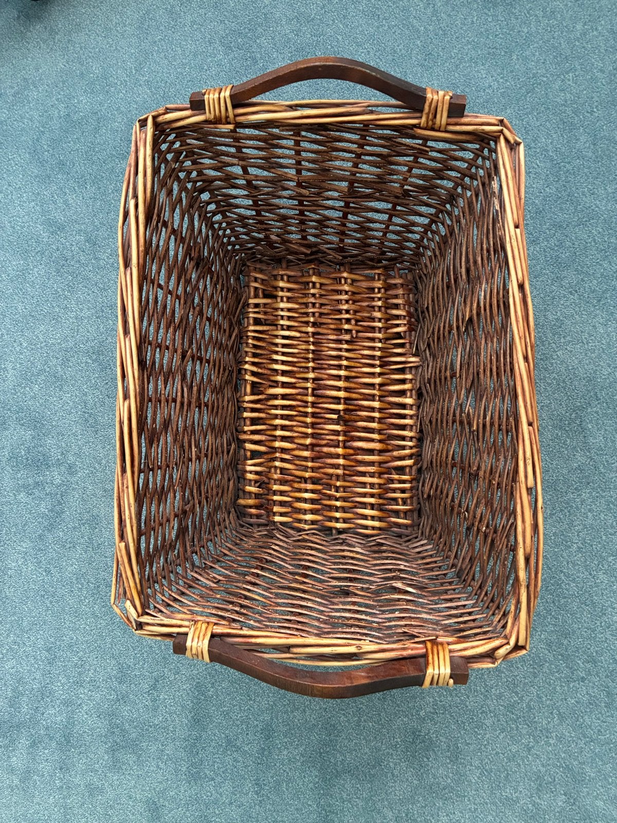 Mooie grote rieten mand, te gebruiken als wasmand, Gebruikt, Gevlochten, Mand, Ophalen of Verzenden
