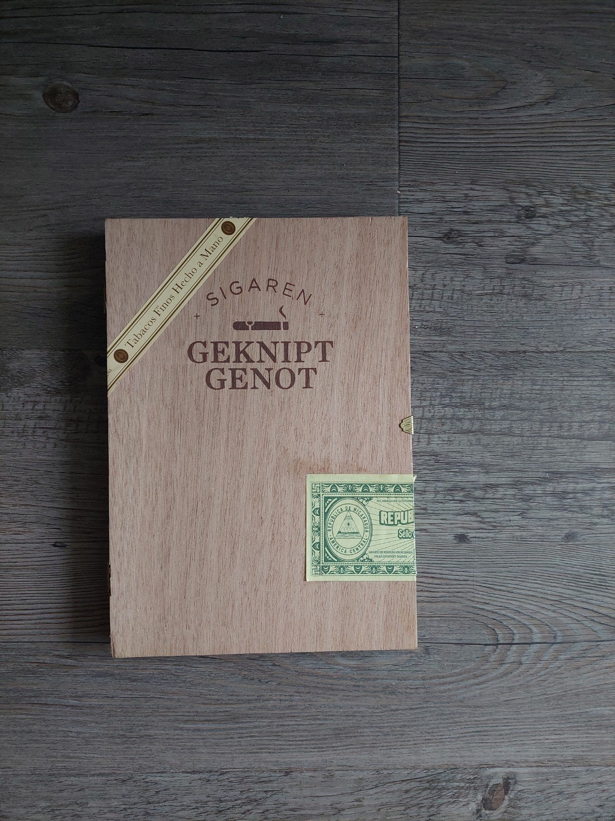 Sigaren Geknipt Genot - Boek in Houten Kist, Boeken, Ophalen of Verzenden, Zo goed als nieuw, Onbekend, Nederland