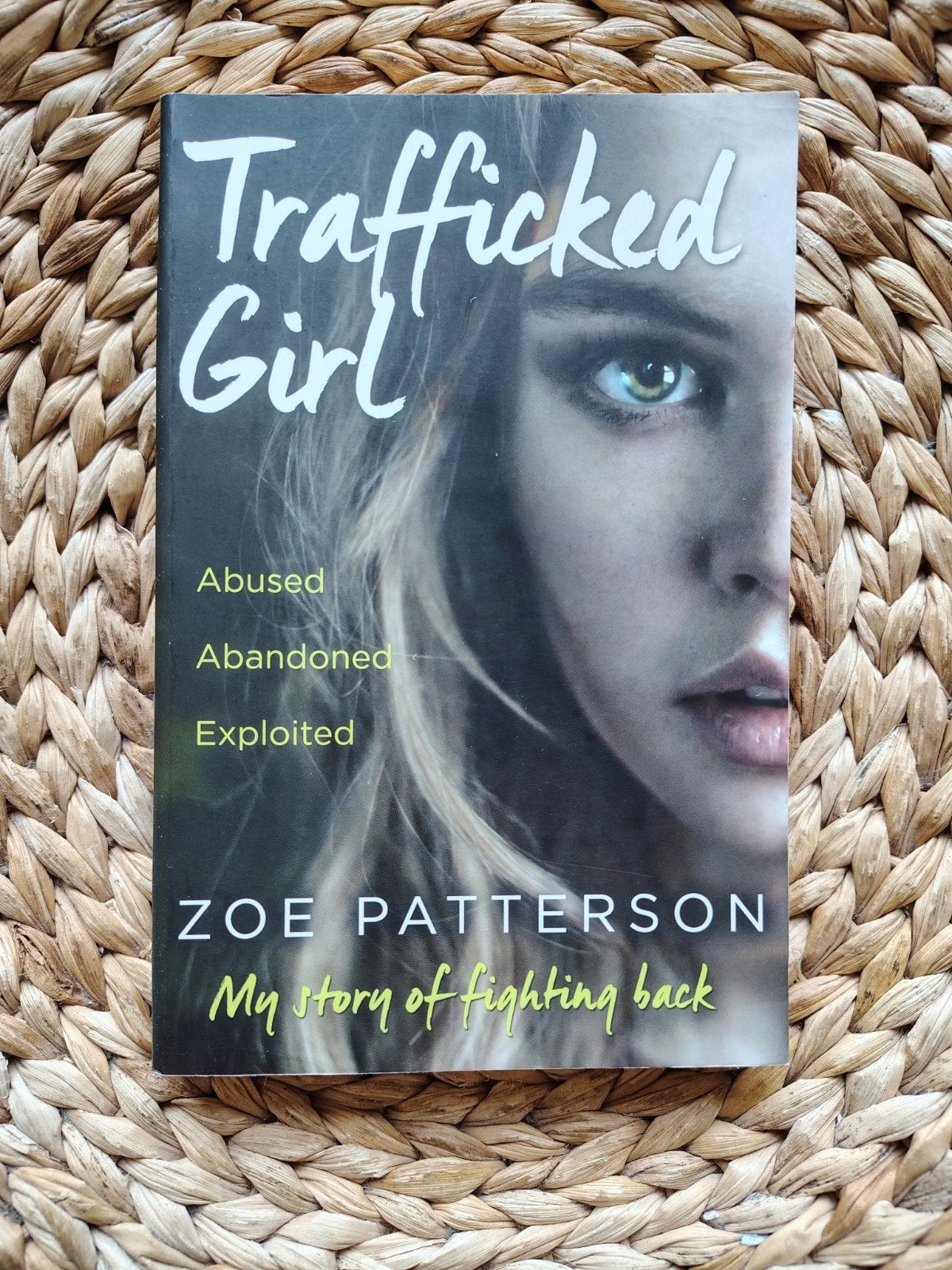 Zoe Patterson - Trafficked Girl, Ophalen of Verzenden, Zo goed als nieuw