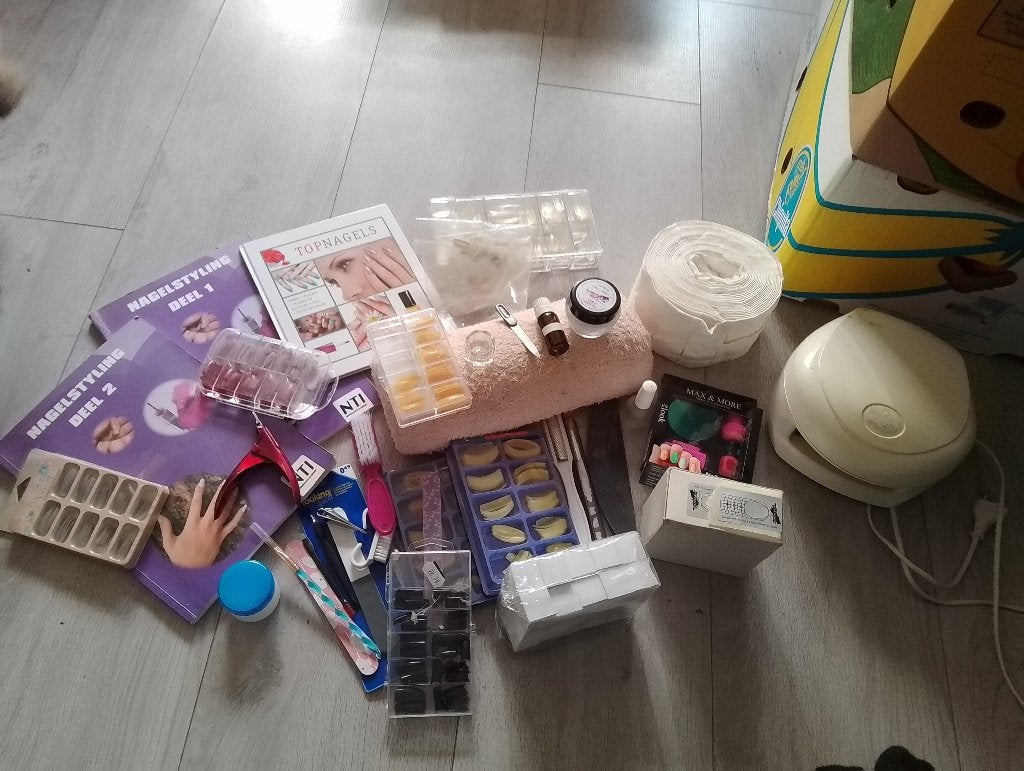 nagels spullen te koop, Ophalen, Zo goed als nieuw