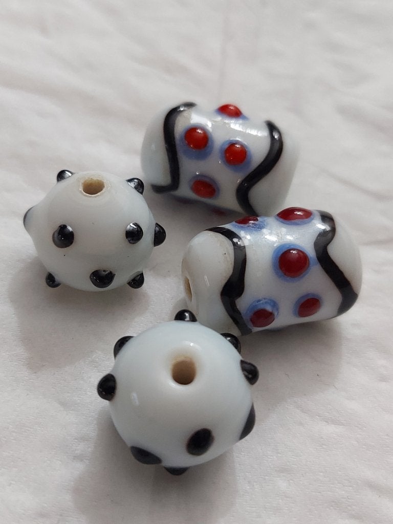Set witte bewerkte lampwork glaskralen, Verzenden, Nieuw, Kraal