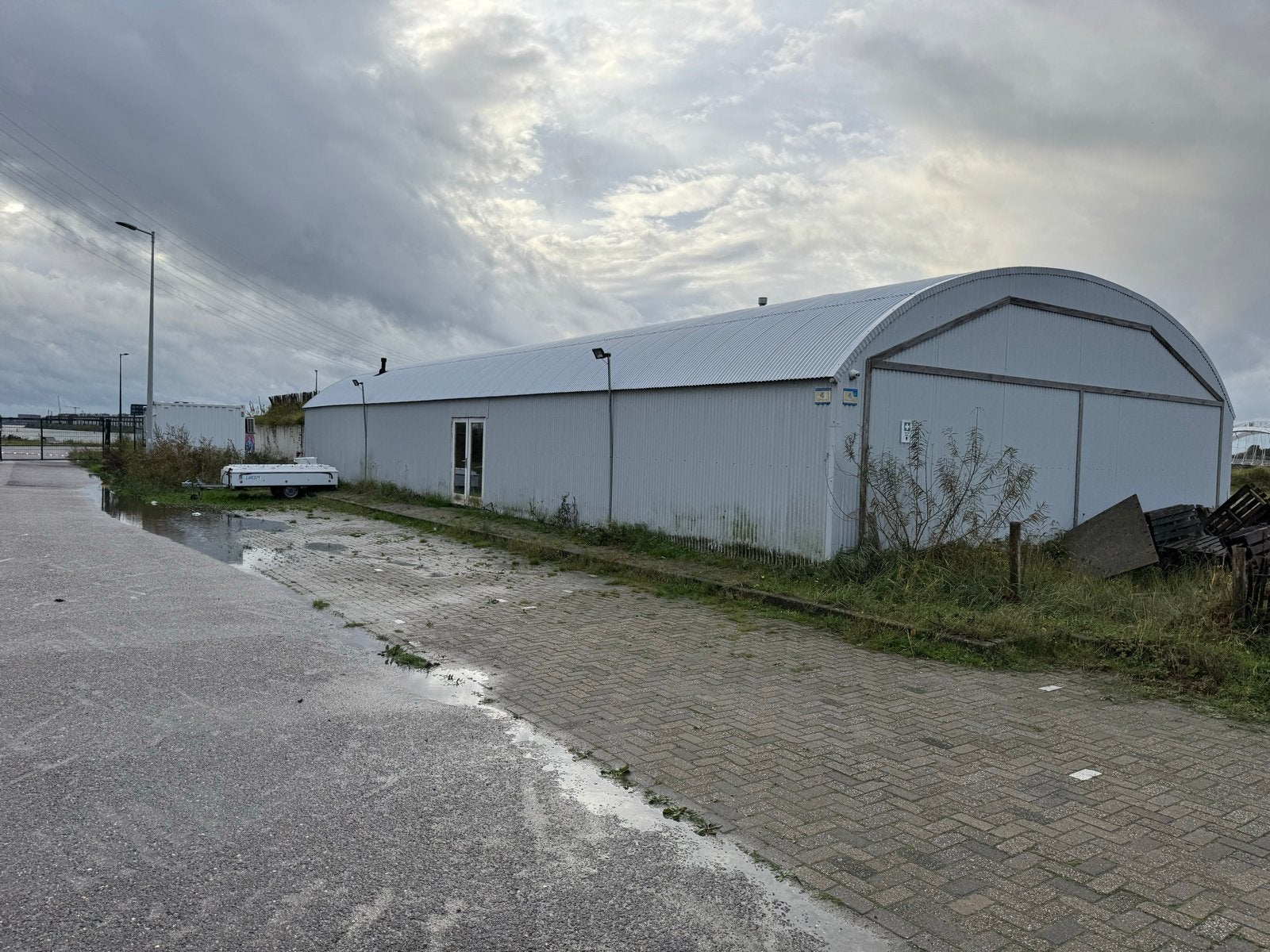 Varianthal 10.70 x 25m met Stelconplaten, Ophalen