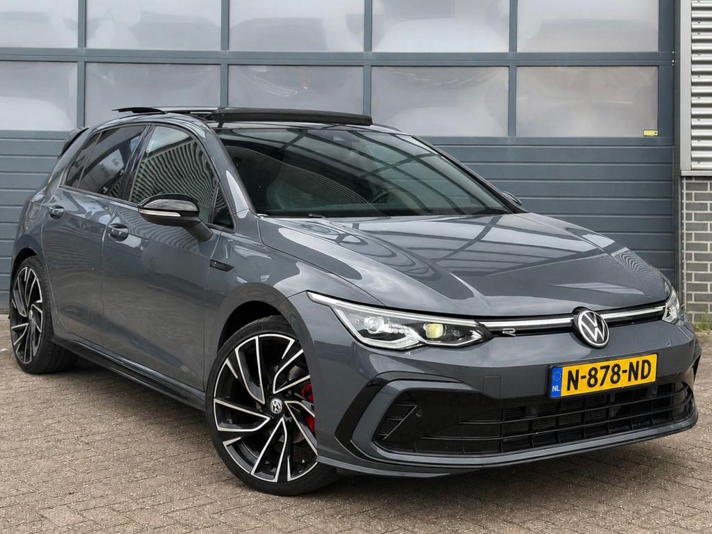 Volkswagen Golf 1.5 eTSI R-Line|PANO|CAMERA|SFEER|KEYLESS|IQ, 1498 cc, 4 cilinders, Lichtsensor, Dealer onderhouden