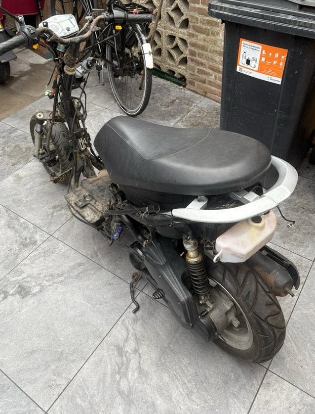 peugeot vivacity 2t 50cc, Ophalen, Zo goed als nieuw, Tweetakt, Peugeot