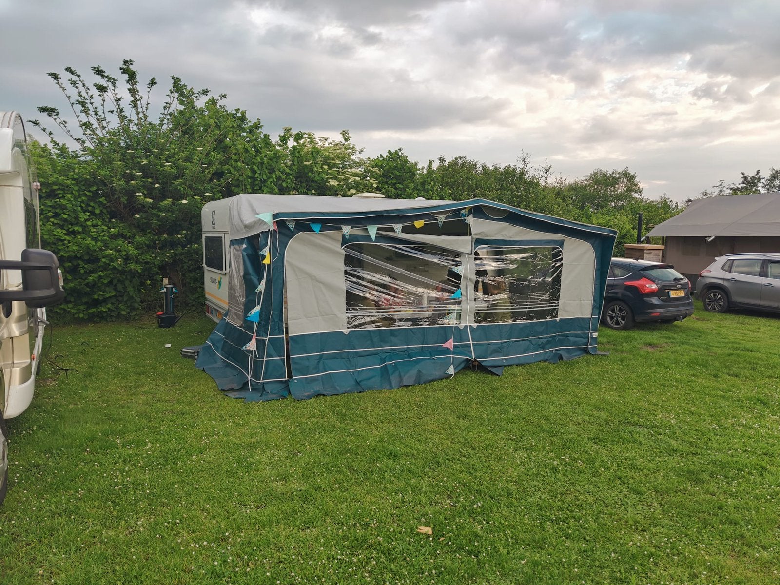 Knaus caravan met voortent en luifel, Caravans en Kamperen, Caravans, Rondzit, Particulier, Luifel, Knaus