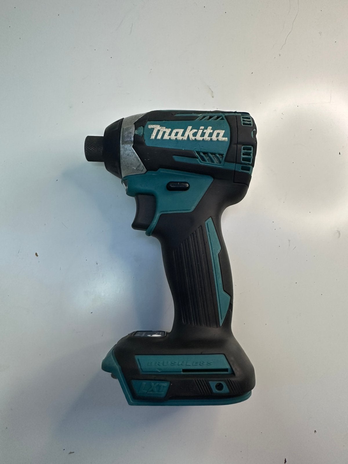 Slagschroefmachine 18V Makita (( DTD154 )), Ophalen of Verzenden, Zo goed als nieuw, Boor- en Schroefmachine