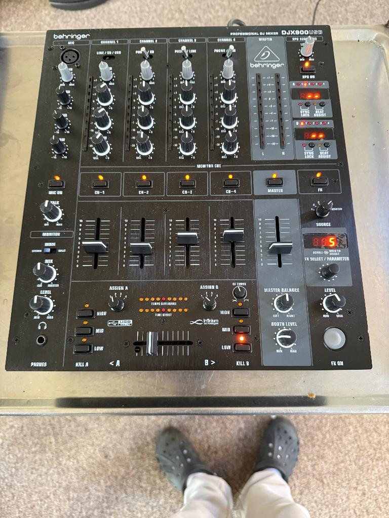 Behringer DJX900 mengpaneel, Ophalen, Gebruikt