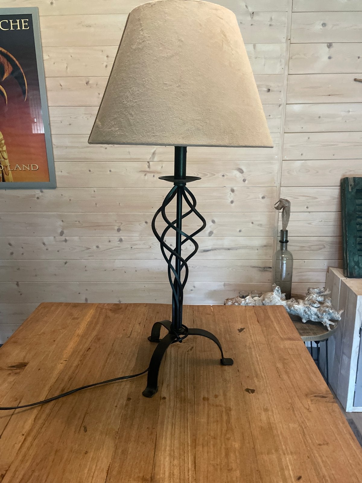 Smeedijzeren Tafellamp met lichtbruine Kap, Ophalen, Industrieel