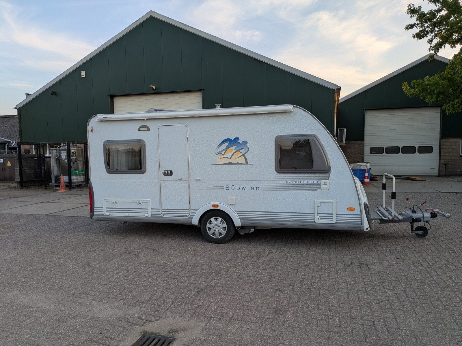 Knaus Sudwind 450 FU met mover en zakluifel, Omvormbare zithoek, Rondzit, Ringverwarming, Particulier