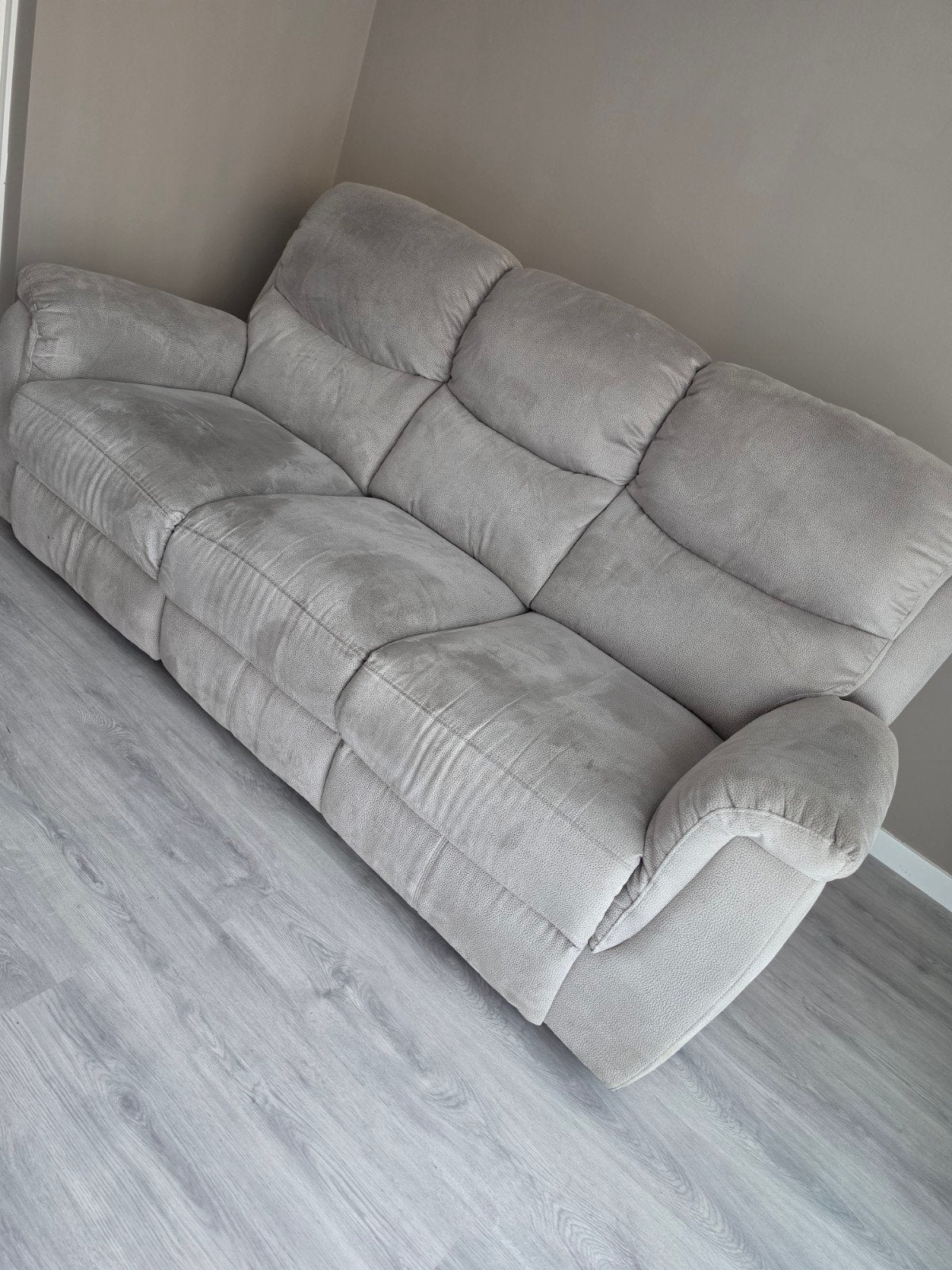 Eettafel met 4 stoelen, wastafel en 3-persoons bankstel, Huis en Inrichting, Ophalen