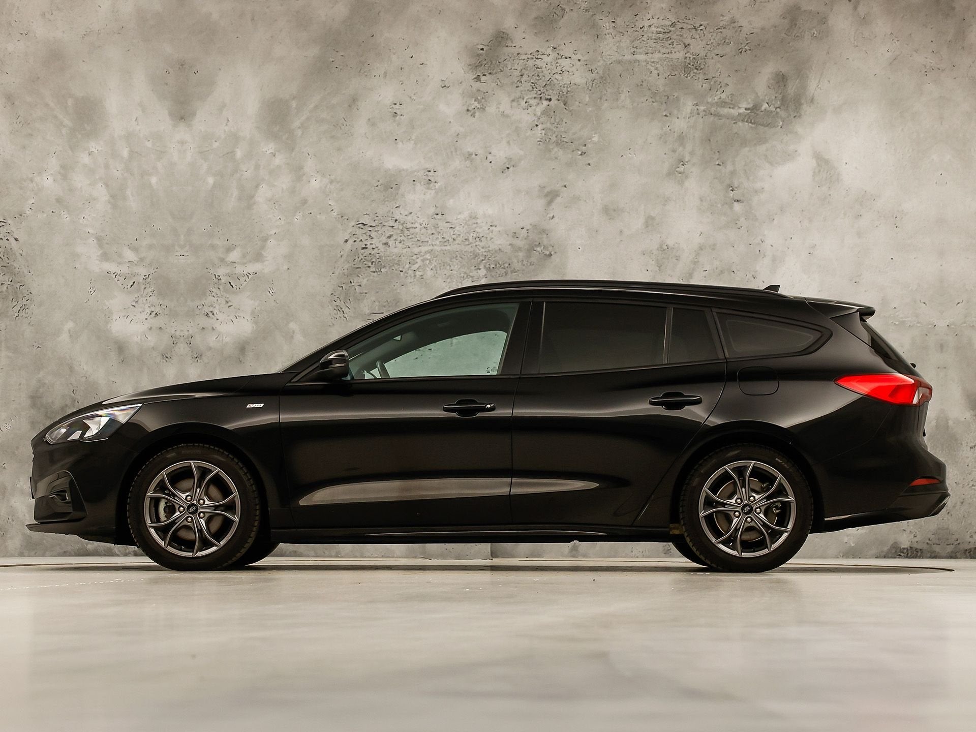 Foto 2 van Ford FOCUS Wagon 1.0 EcoBoost ST Line Sport 125PK (APPLE CAR