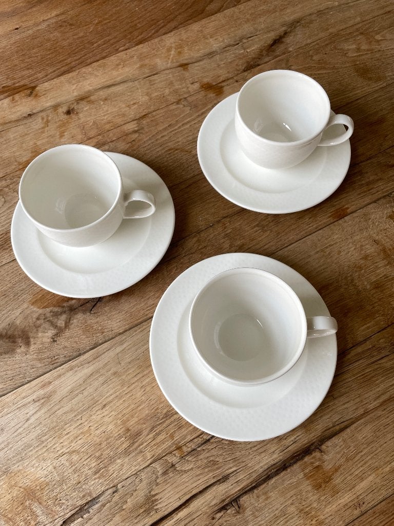 3 witte kopjes en schotels Villeroy & Boch Tipo/Easy (?), Gebruikt, Villeroy & Boch, Ophalen of Verzenden, Overige stijlen
