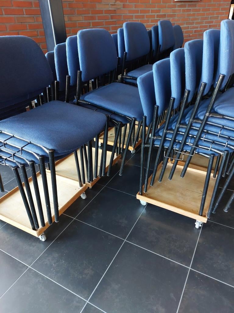 Stapelstoelen kantoorstoel kantinestoel, 5 krukken of meer, Ophalen of Verzenden, Gebruikt, 60 tot 90 cm
