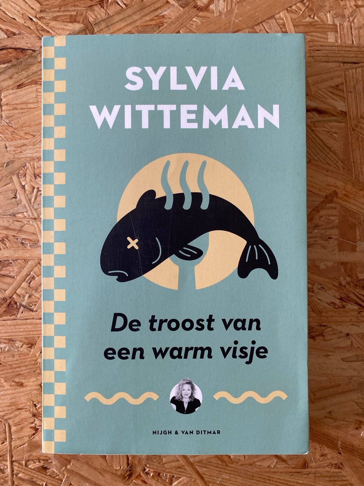 De troost van een warm visje - Sylvia Witteman, Boeken, Ophalen of Verzenden, Gelezen, Nederland