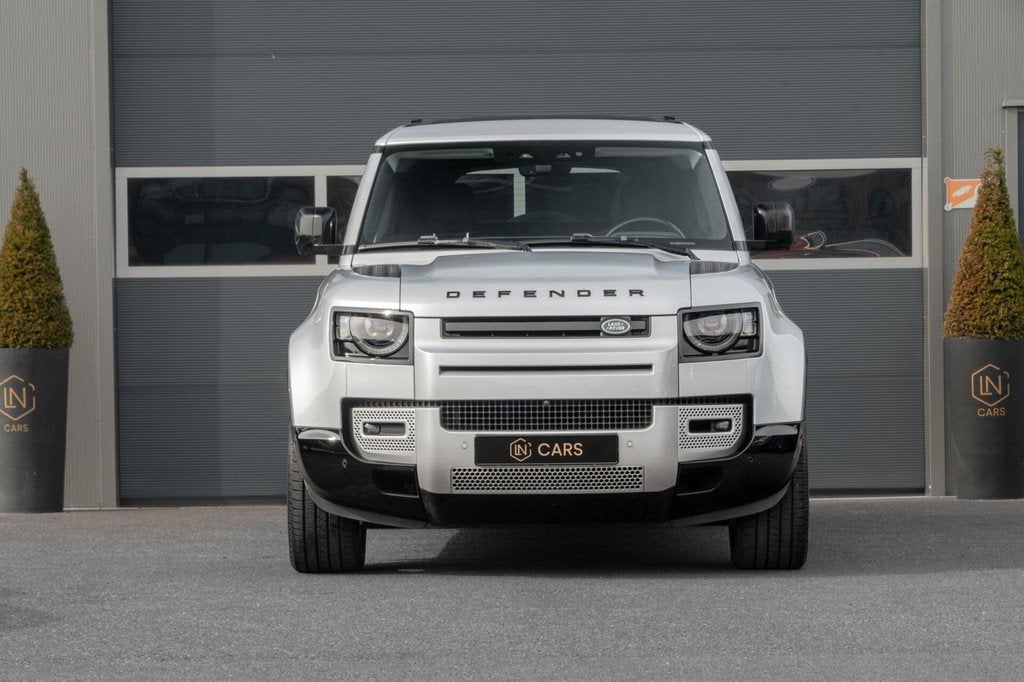 Land Rover Defender 3.0 D250 110|DAB|Grijs kenteken|Trekhaak, Auto's, Bestelauto's, Automaat, 249 pk, Met garantie (alle), 2996 cc