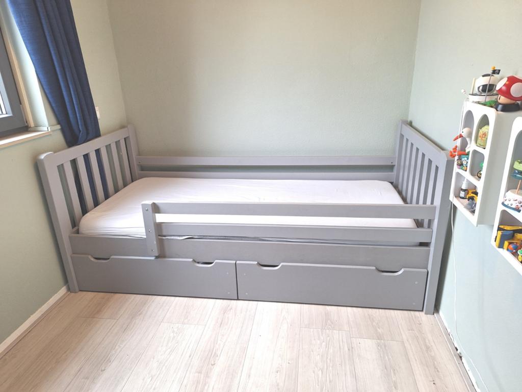 STEVIG Rockwood Kinderbed Tim Grijs 90x200 cm, Kinderen en Baby's, Kinderkamer | Bedden, Ophalen, 85 tot 100 cm, Zo goed als nieuw