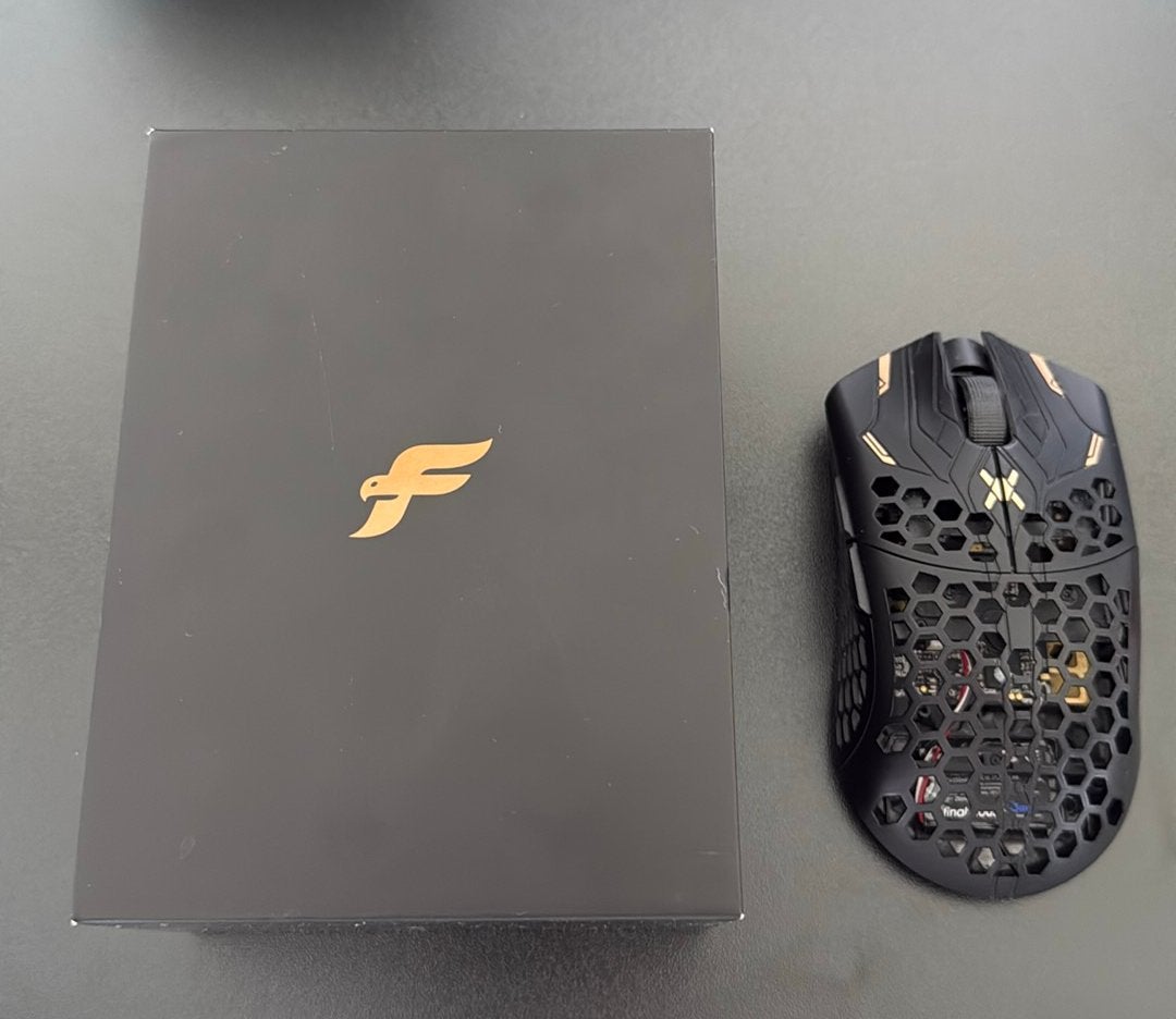 Finalmouse ULX Guardian Lion Medium, Computers en Software, Muizen, Zo goed als nieuw, Muis, Rechtshandig, Draadloos, Gaming muis