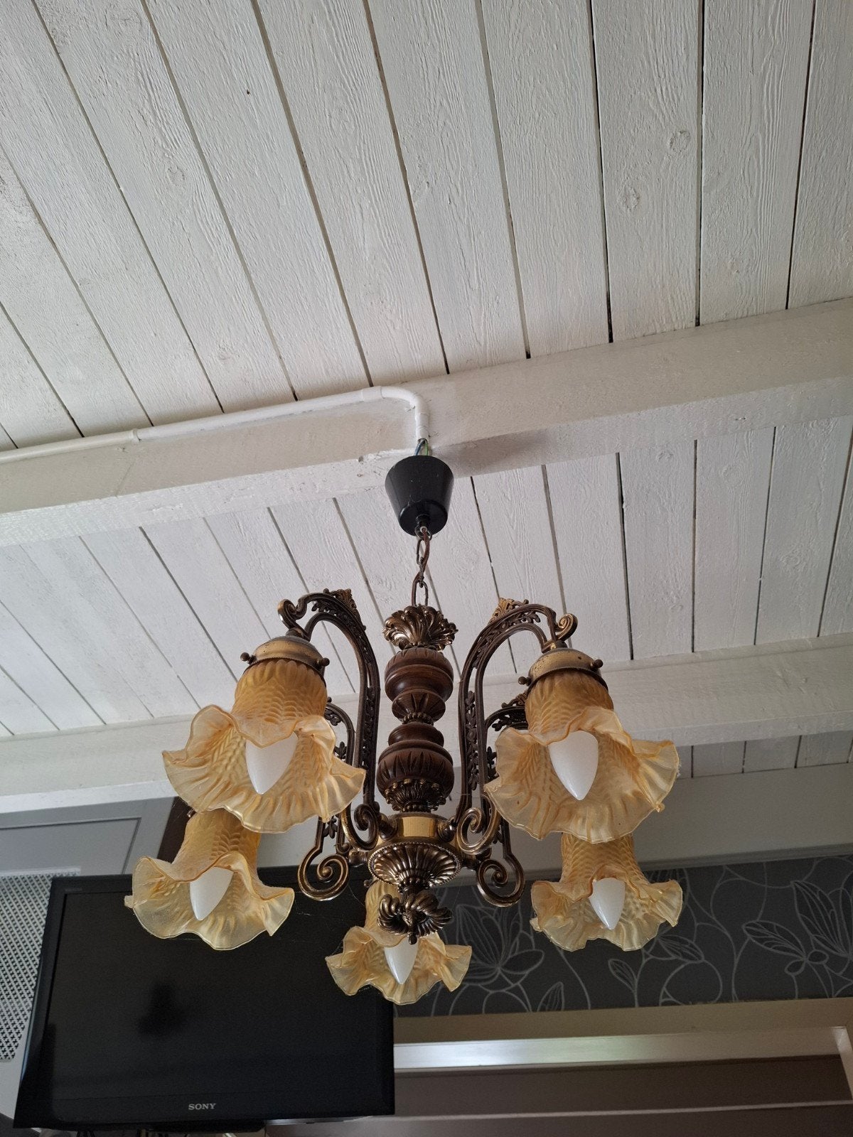 Klassieke hanglamp met 5 kelken - Vintage stijl, Huis en Inrichting, Lampen | Hanglampen, Gebruikt, 50 tot 75 cm, Glas, Hout, Metaal