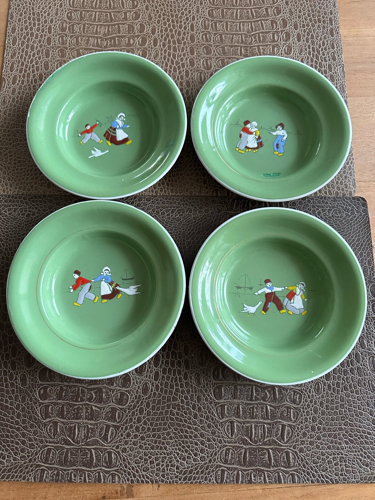 Set van 4 vintage kinderborden met Hollandse taferelen, Ophalen of Verzenden