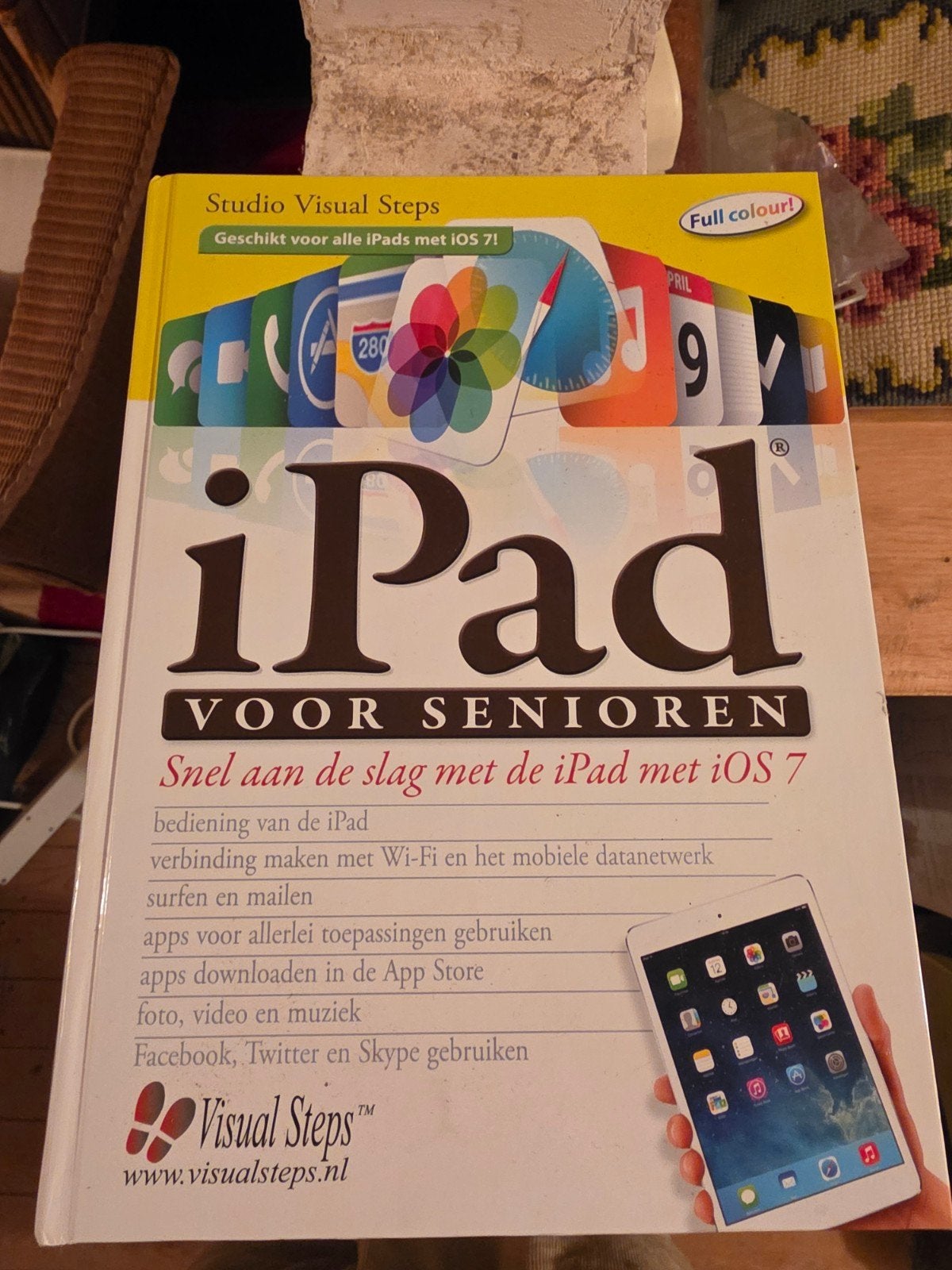 iPad voor Senioren - Snel aan de slag met iOS 7, Ophalen of Verzenden, Zo goed als nieuw, Overige niveaus, Studio Visual Steps