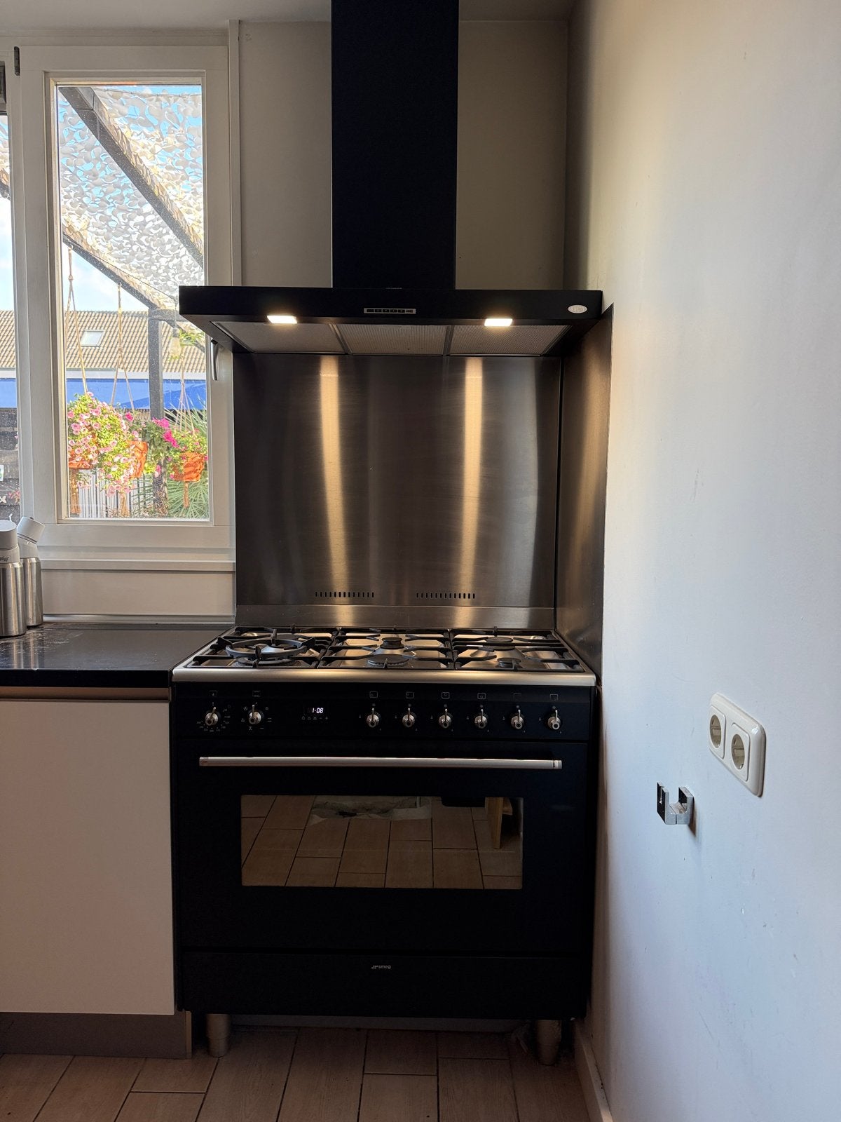Smeg Fornuis met Oven - Zwart, Gas, 6 Pitten, Ophalen, Gebruikt, 60 cm of meer, Gas