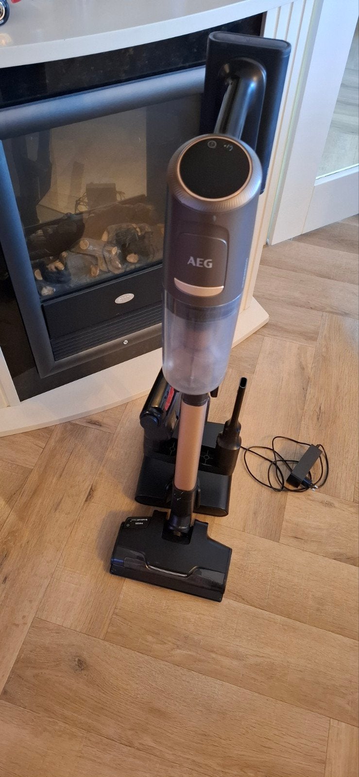 AEG Ultimate 8000 Steelstofzuiger - Krachtig en Draadloos, Ophalen, Gebruikt, Reservoir, Draadloos