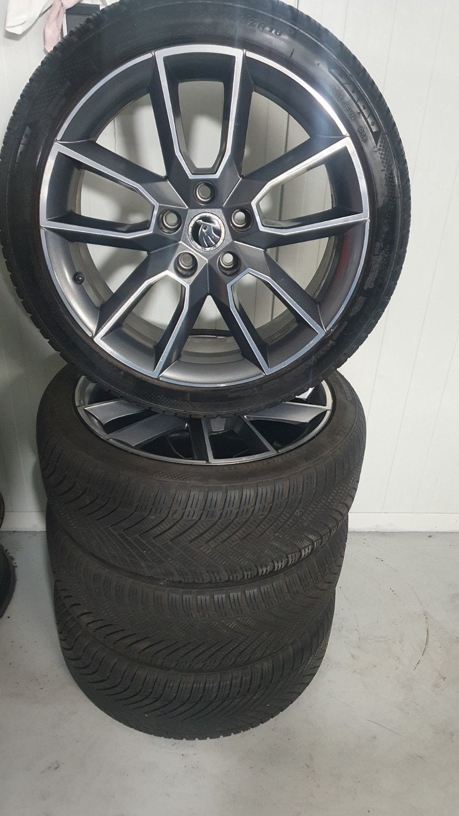 18"Originele Skoda Octavia Bi-Color RS Velgen+4S Banden !!, Auto-onderdelen, 18 inch, Gebruikt, Verzenden, Banden en Velgen