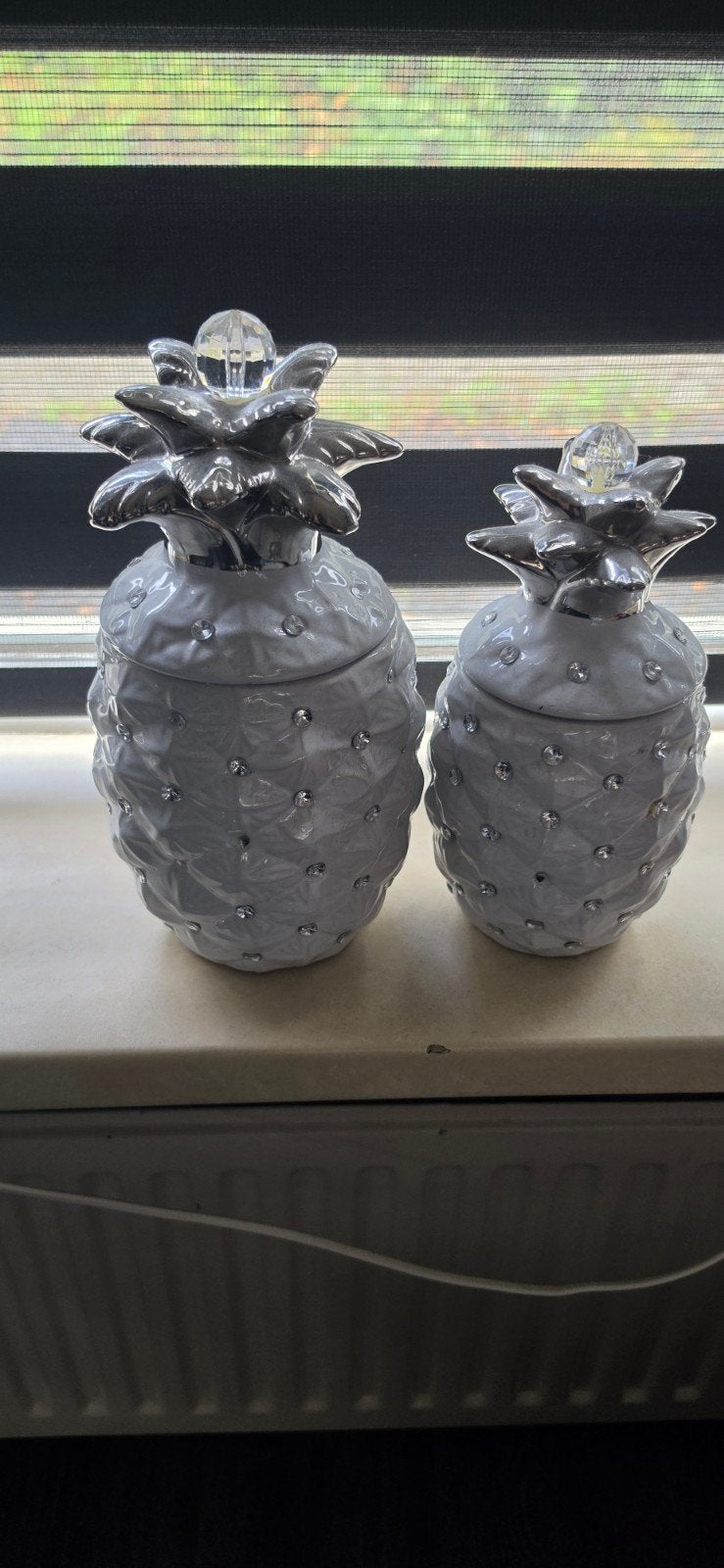 2 Witte Ananas Potten met Afneembaar Deksel en Steentjes, Ophalen of Verzenden, Gebruikt, Wit, Steen/keramiek