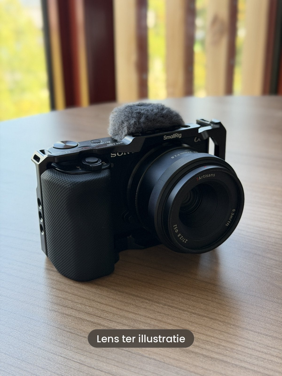 Sony ZV-E10 body + SmallRig cage | Zo goed als nieuw, Kantelbaar/draaibaar scherm, Ophalen of Verzenden, Zo goed als nieuw, 24 megapixels