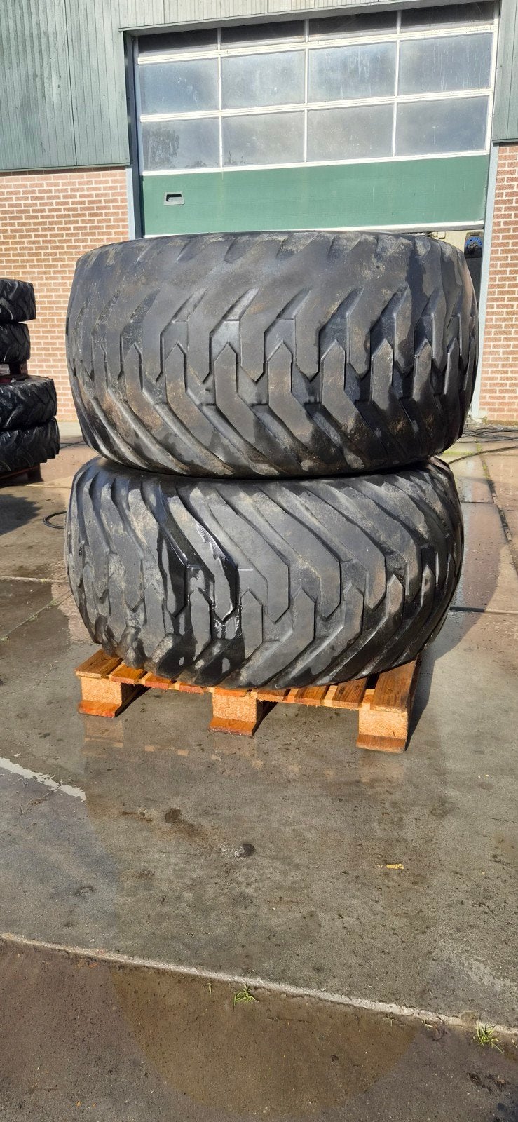Trelleborg 600/55r26.5 op 8 gaats velgen, Ophalen