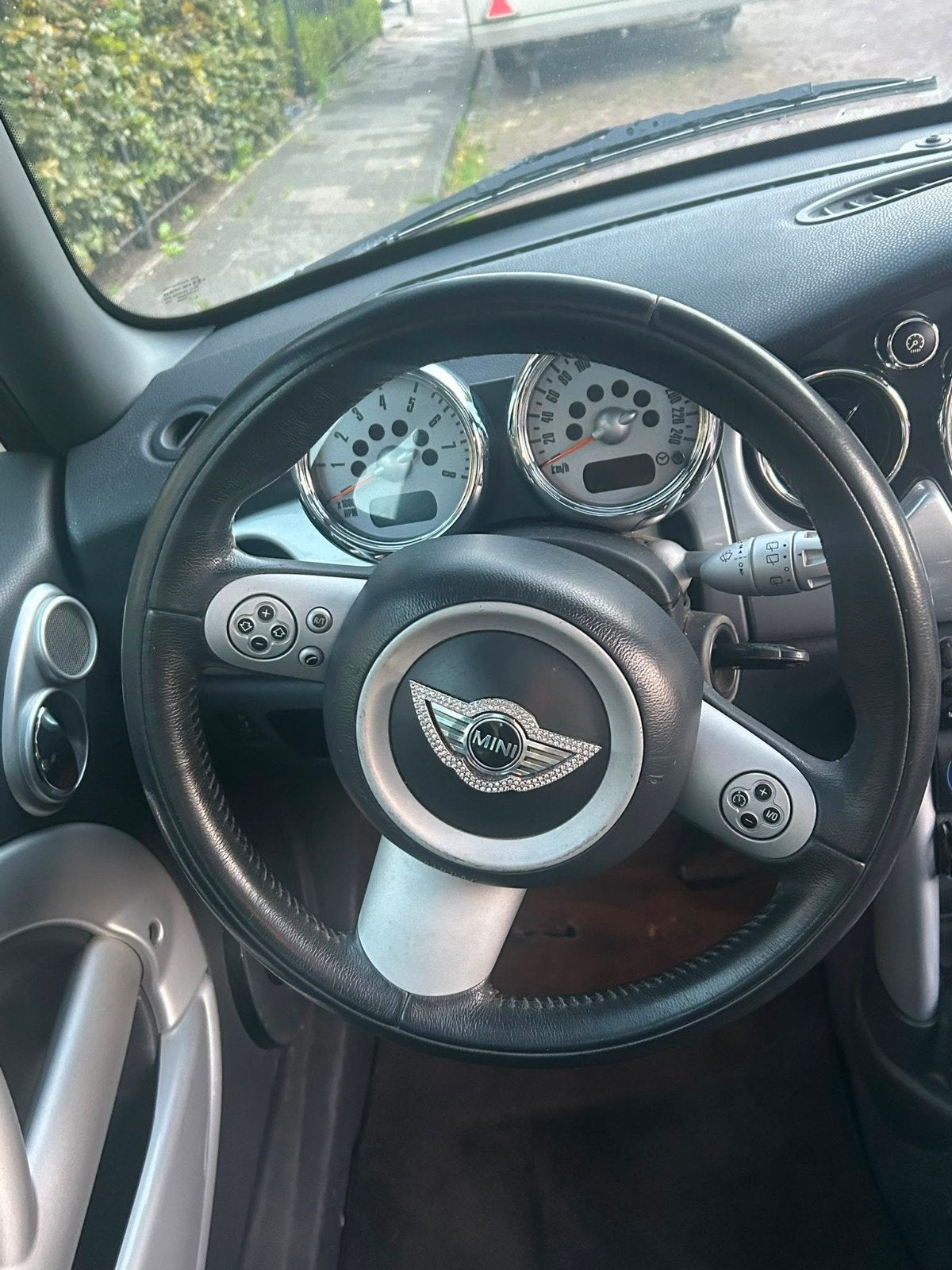 Mini 1.6 16V ONE 2005 Grijs, Auto's, Mini, Voorwielaandrijving, Zwart, 4 cilinders, 4 stoelen