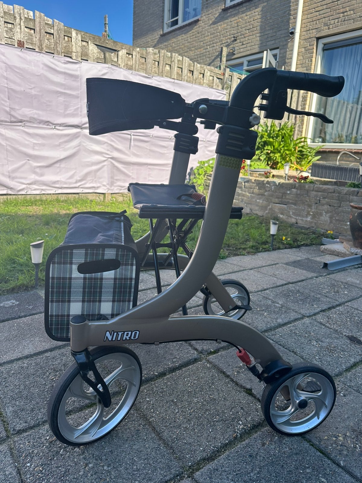 Nitro Drive rollator, Ophalen
