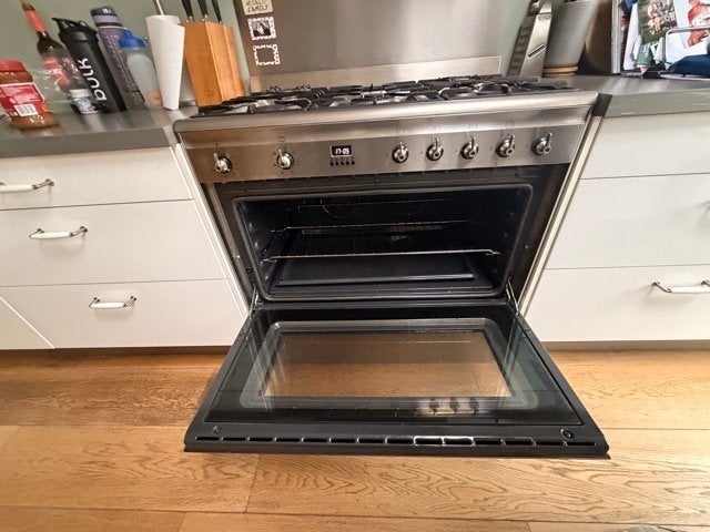 Foto 10 van Moderne keuken met eiland en moderne apparatuur