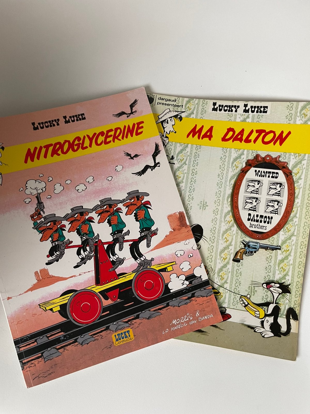 2 x Lucky Luke van Morris, Ma Dalton, stripboeken Dargaud, Meerdere stripboeken, Ophalen of Verzenden, Gelezen