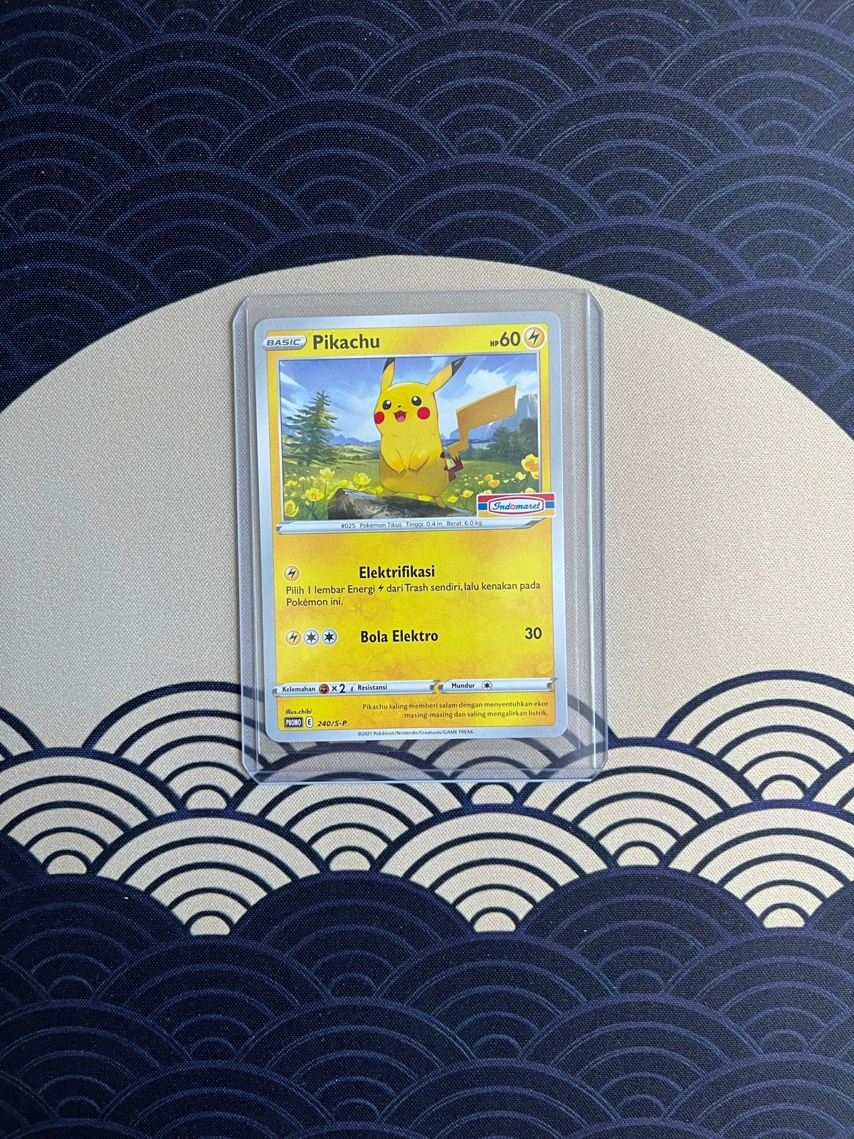 Pikachu Pokémon kaart (P240/S-P Promo), Ophalen of Verzenden, Zo goed als nieuw, Losse kaart
