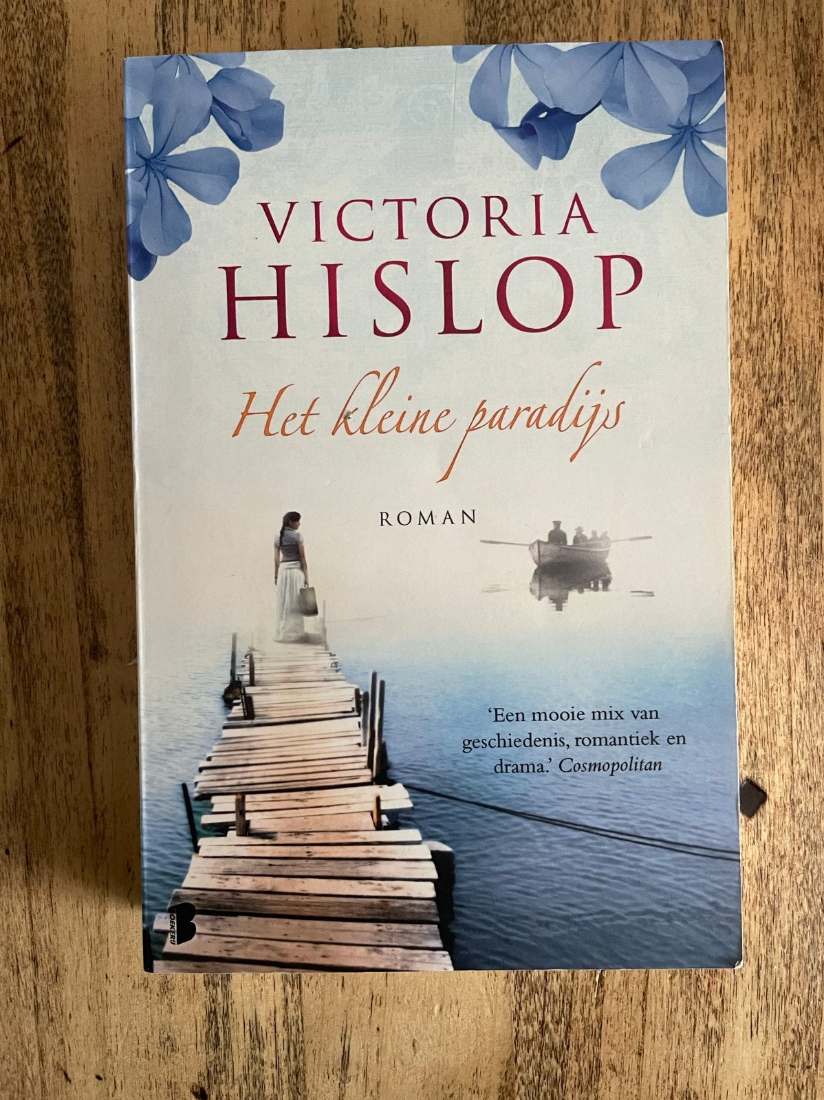 Het kleine paradijs - Victoria Hislop (Roman), Ophalen of Verzenden, Zo goed als nieuw
