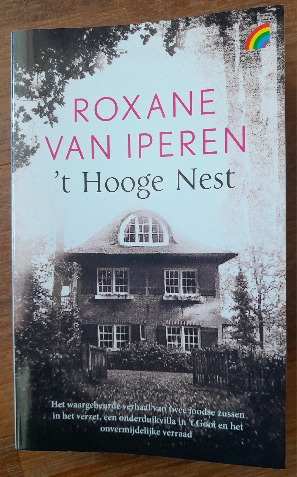 Roxane van Iperen - 't Hooge Nest (Paperback), Ophalen of Verzenden, Gelezen, Roxane van Iperen, Nederland