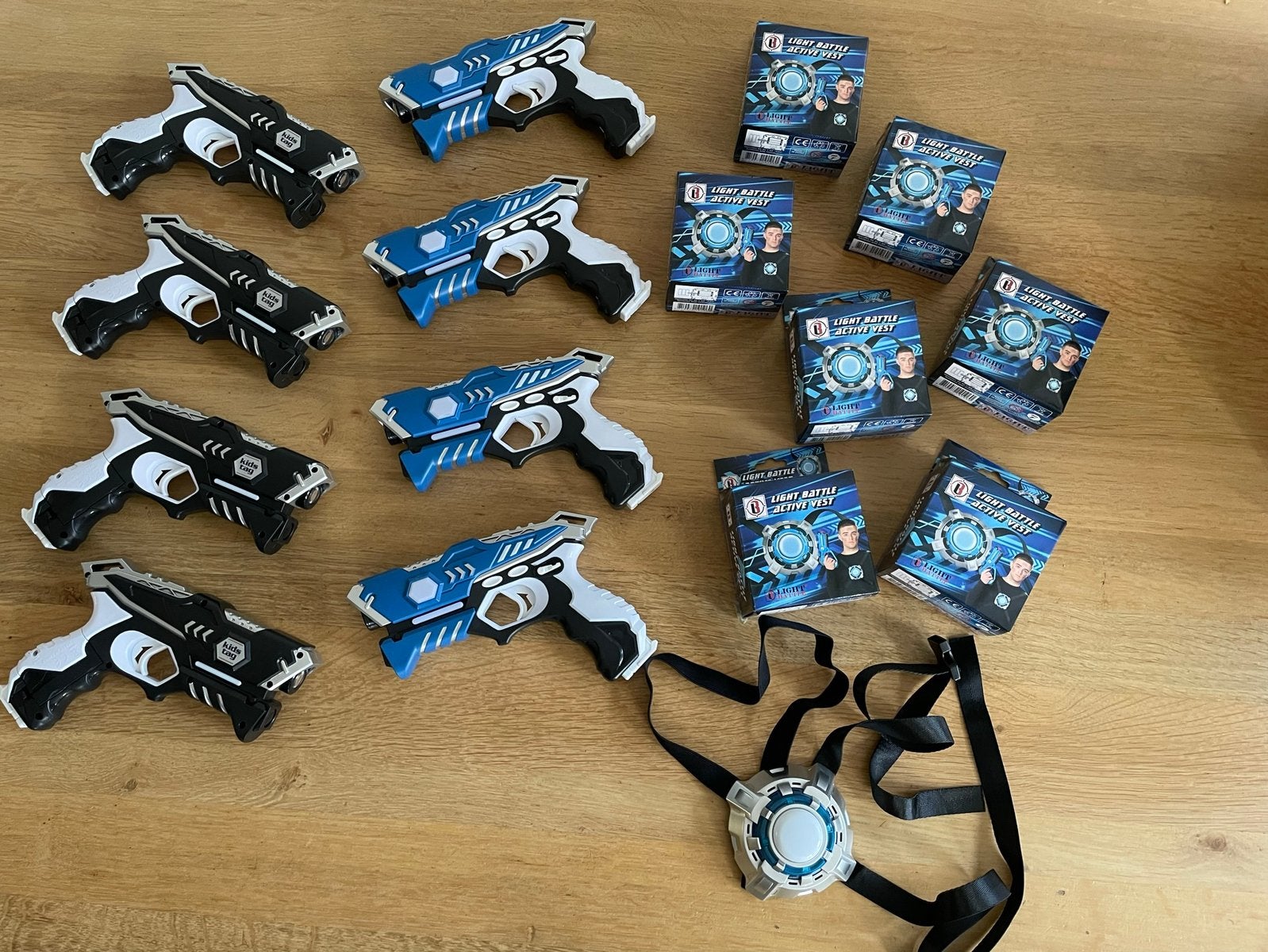 Te huur Ede: lasergame set 8 spelers met vest kinderfeestje, Ophalen, Zo goed als nieuw