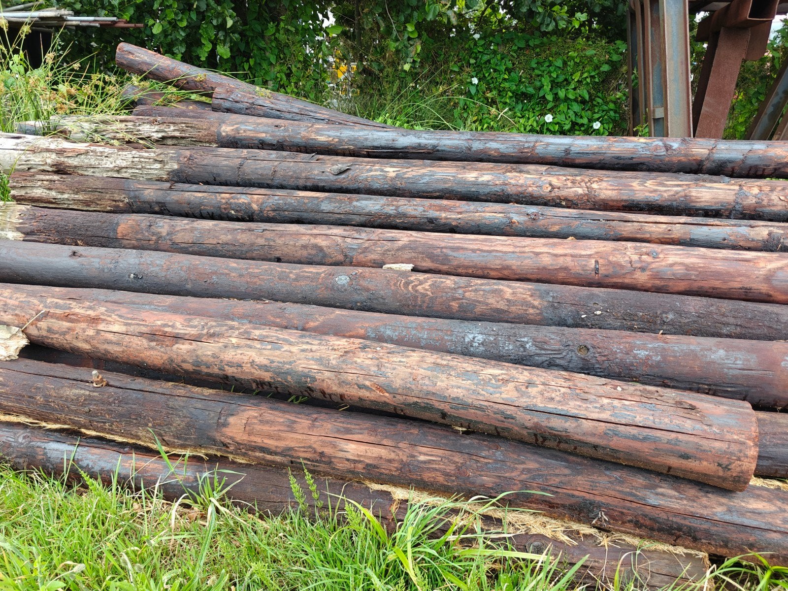 Creosoot palen, lg 2,70 m'. De laatsten. € 6,--/stuk, Tuin en Terras, Palen, Balken en Planken, Ophalen, Palen