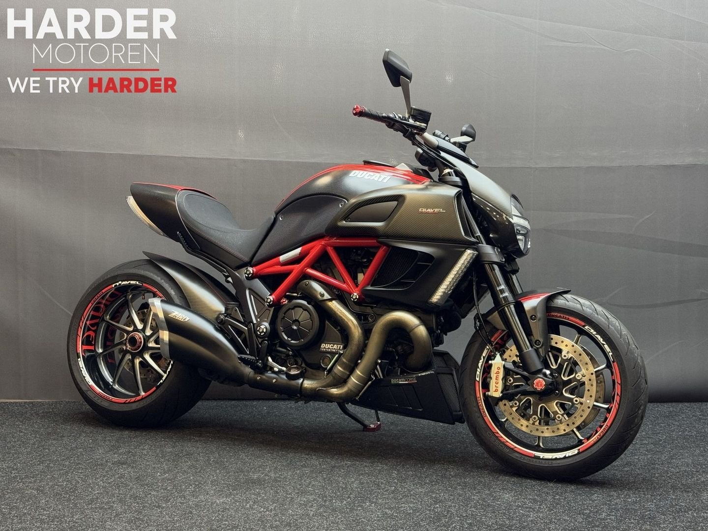 *VERKOCHT* DUCATI DIAVEL CARBON (bj 2012), DUCATI, 2 cilinders, 1198 cc, Motorrijbewijs A