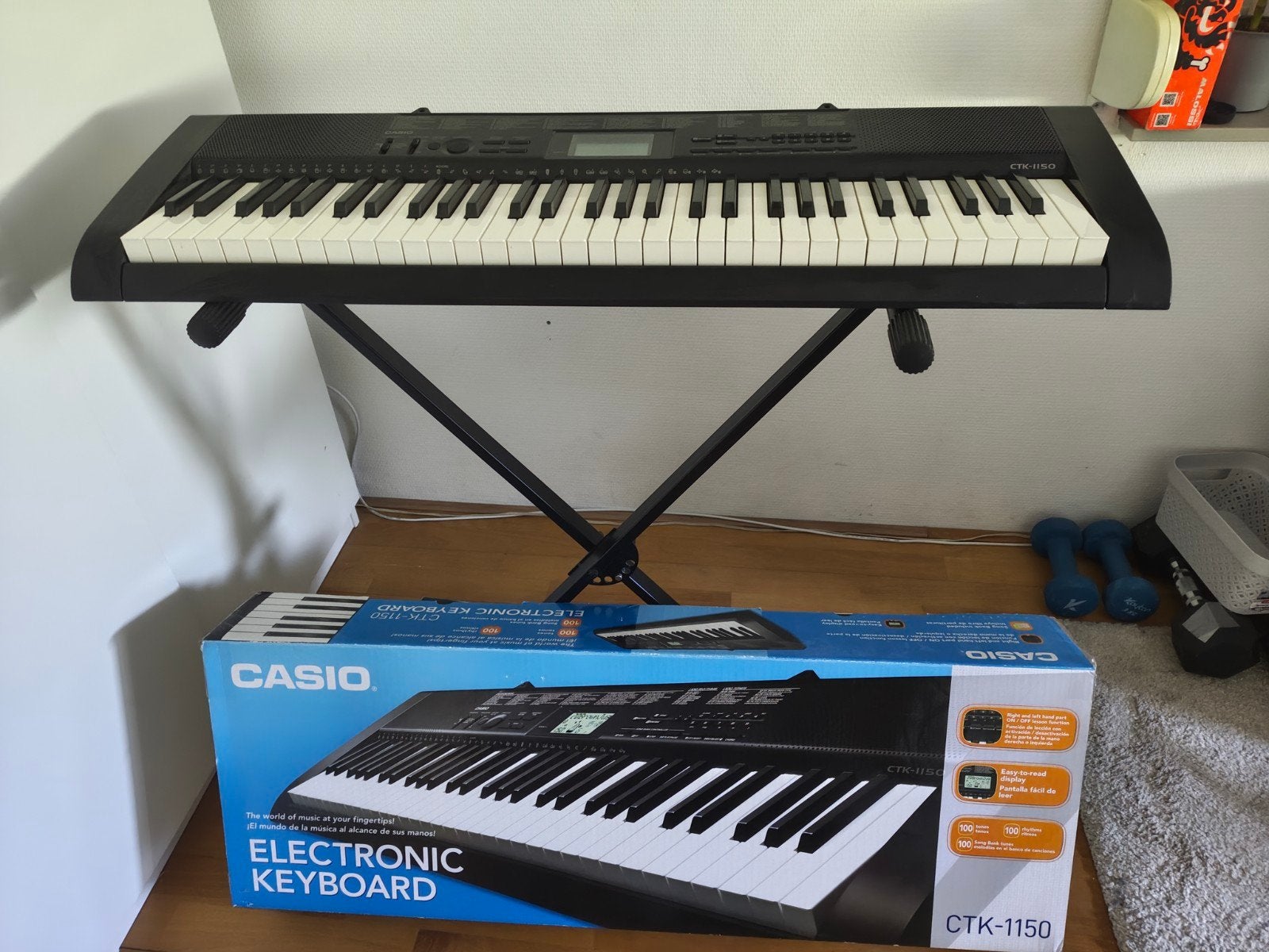 Casio CTK-1150 elektronisch keyboard + standaard, Ophalen, Zo goed als nieuw, 61 toetsen, Casio