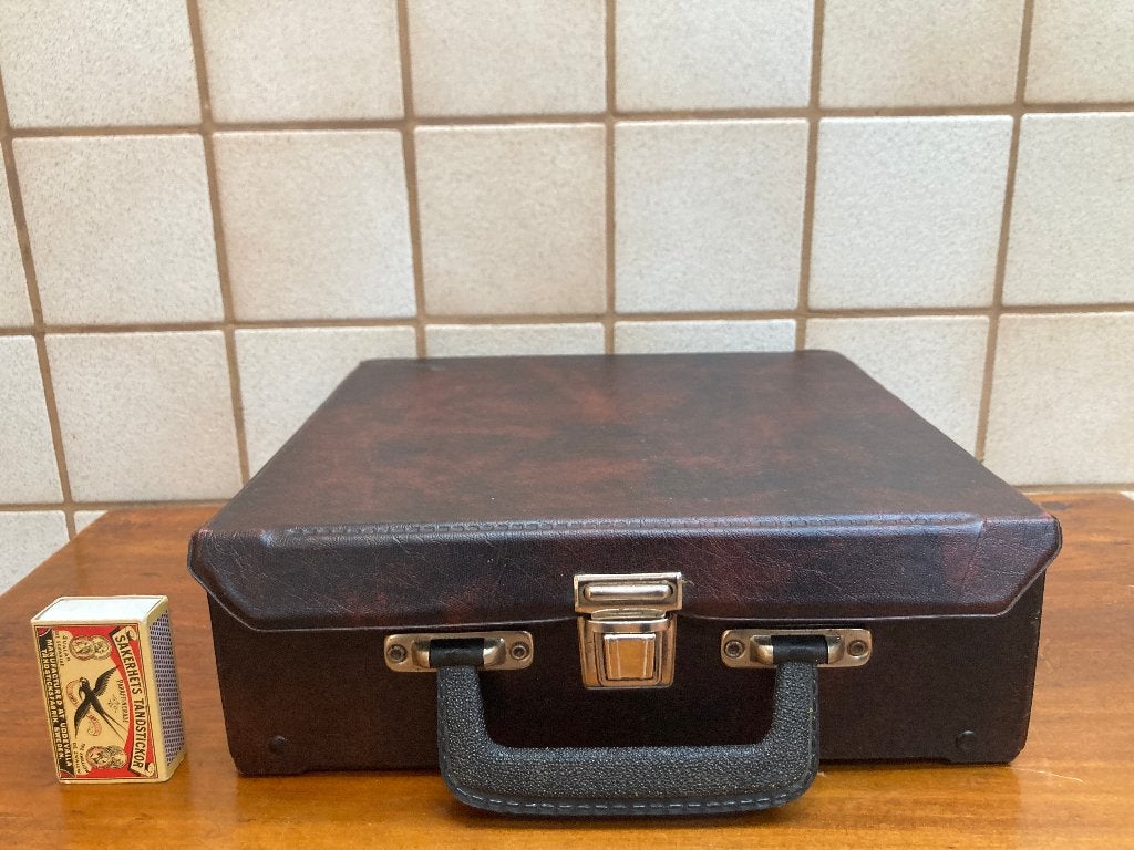 Vintage bruin retro bewaarkoffertje voor 24 cassettebandjes, Gebruikt, 2 t/m 25 bandjes, Ophalen of Verzenden, Pop