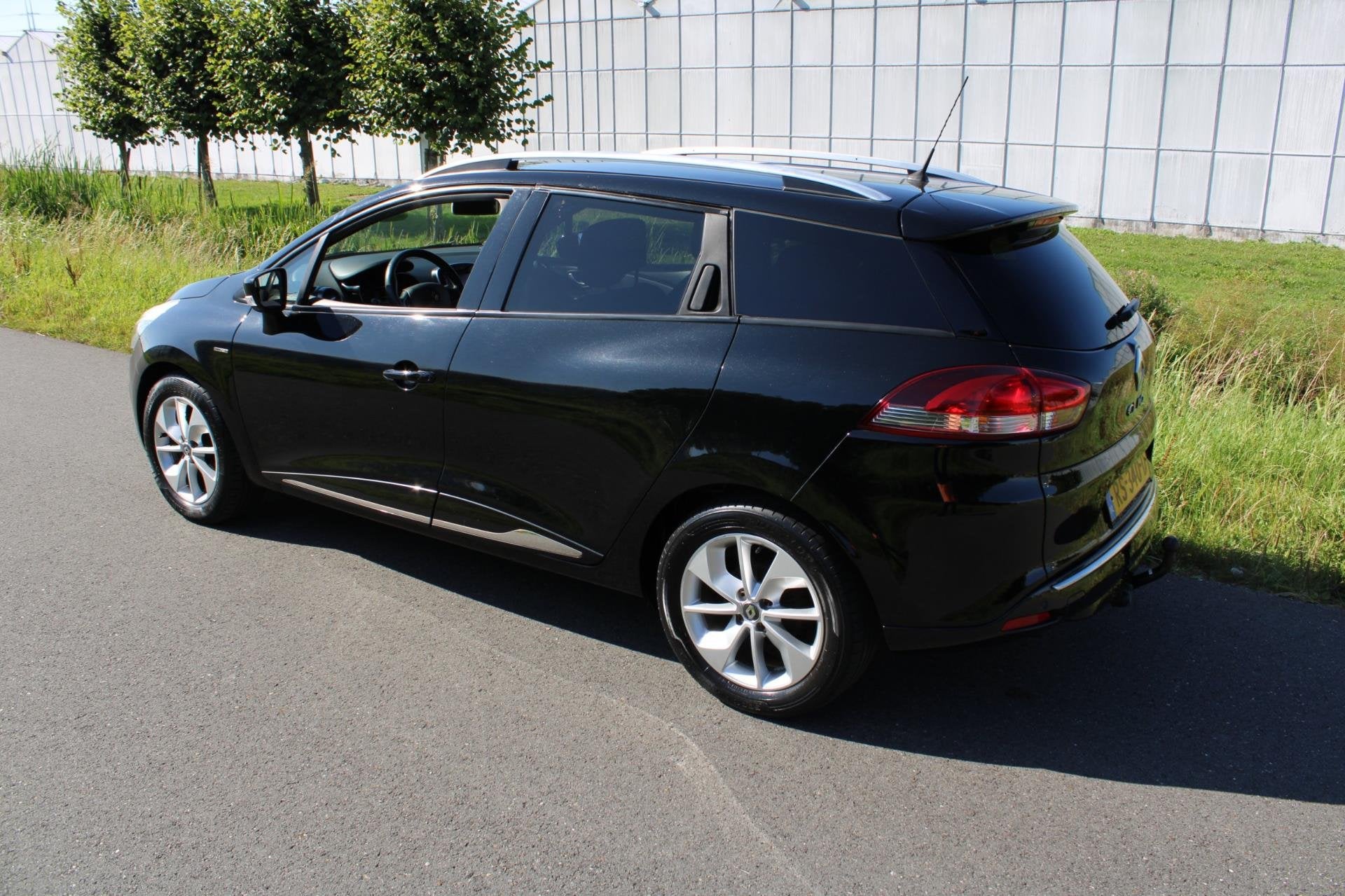 Renault Clio Estate 1.2 TCe Intens Automaat, Auto's, Gebruikt, 4 cilinders, 635 kg, Zwart