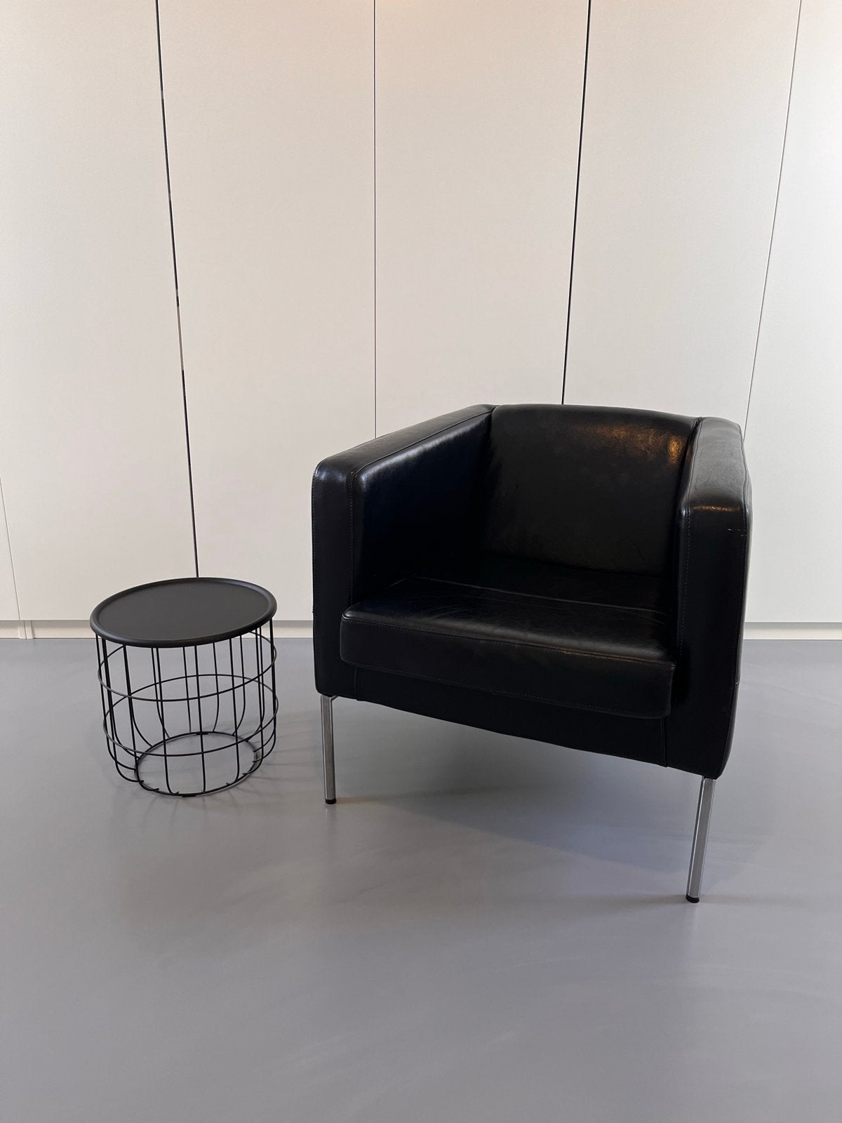 Ikea zwarte fauteuil - Comfortabel en stijlvol, Huis en Inrichting, Fauteuils, Ophalen, Gebruikt, Leer, 75 tot 100 cm