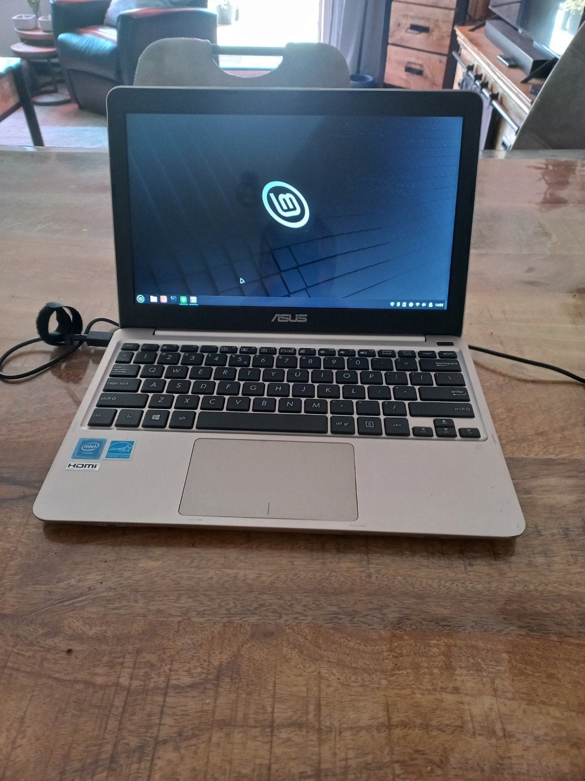 Kleine Asus laptop - ideaal voor school/reizen (Linux Mint), Ophalen, 64 GB, Minder dan 2 Ghz, 12 inch