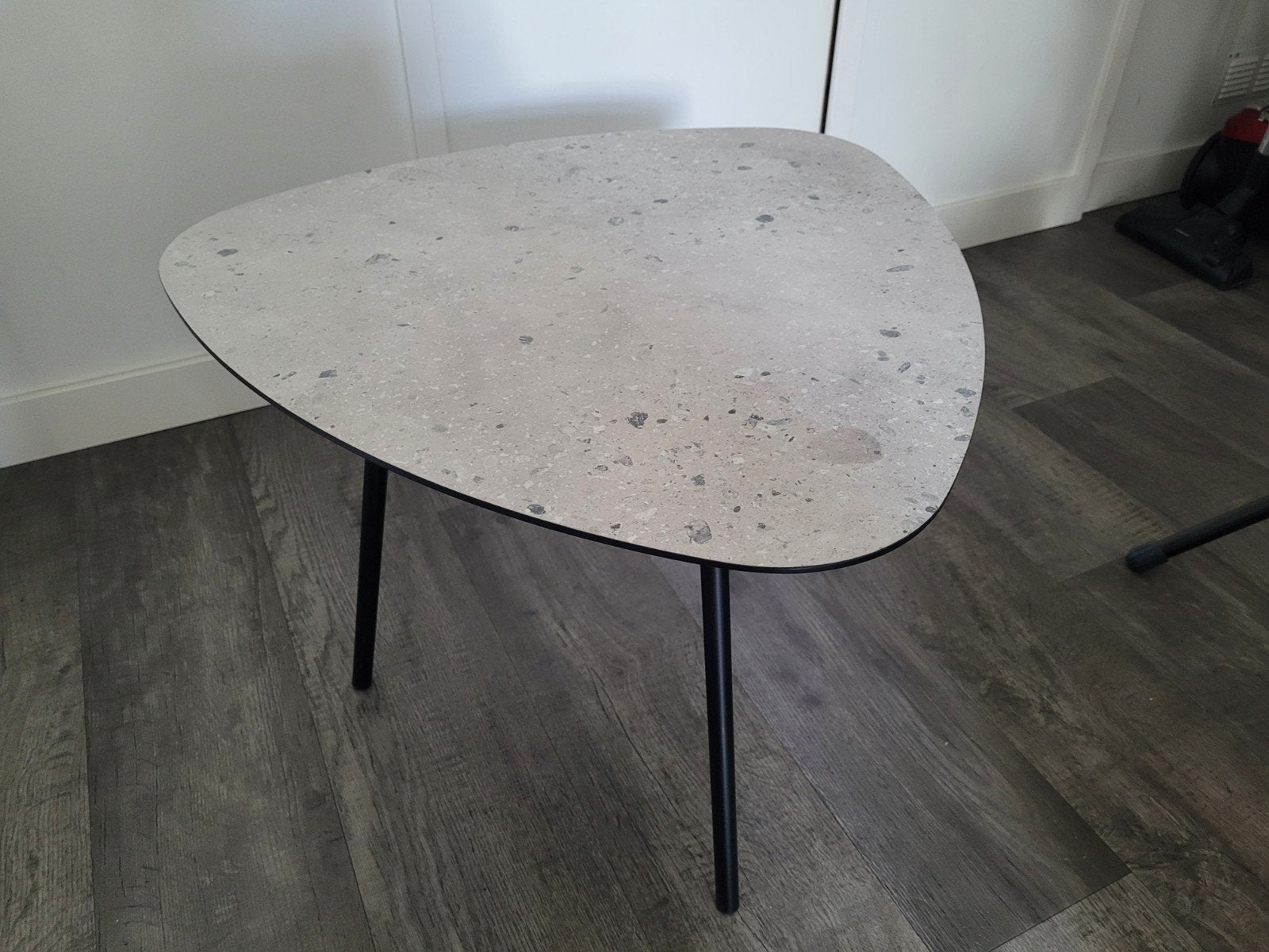 Bijzettafel Zucotti Triangel Cento, Ophalen, 50 tot 100 cm, 50 tot 100 cm, Zo goed als nieuw