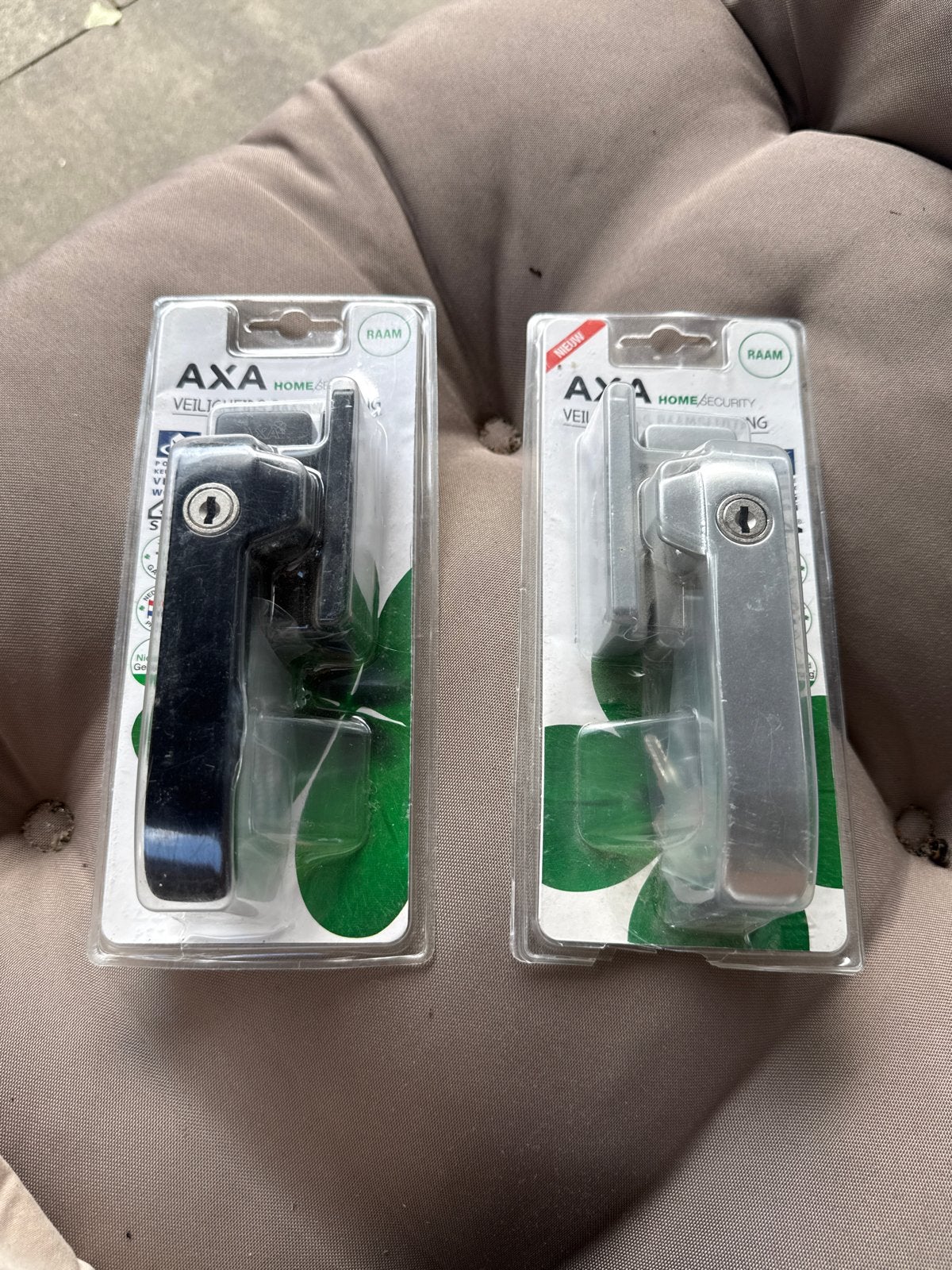 AXA Veiligheids Raamsluiting - Nieuw in verpakking, Ophalen of Verzenden, Nieuw, Overige materialen, Schuif of Grendel