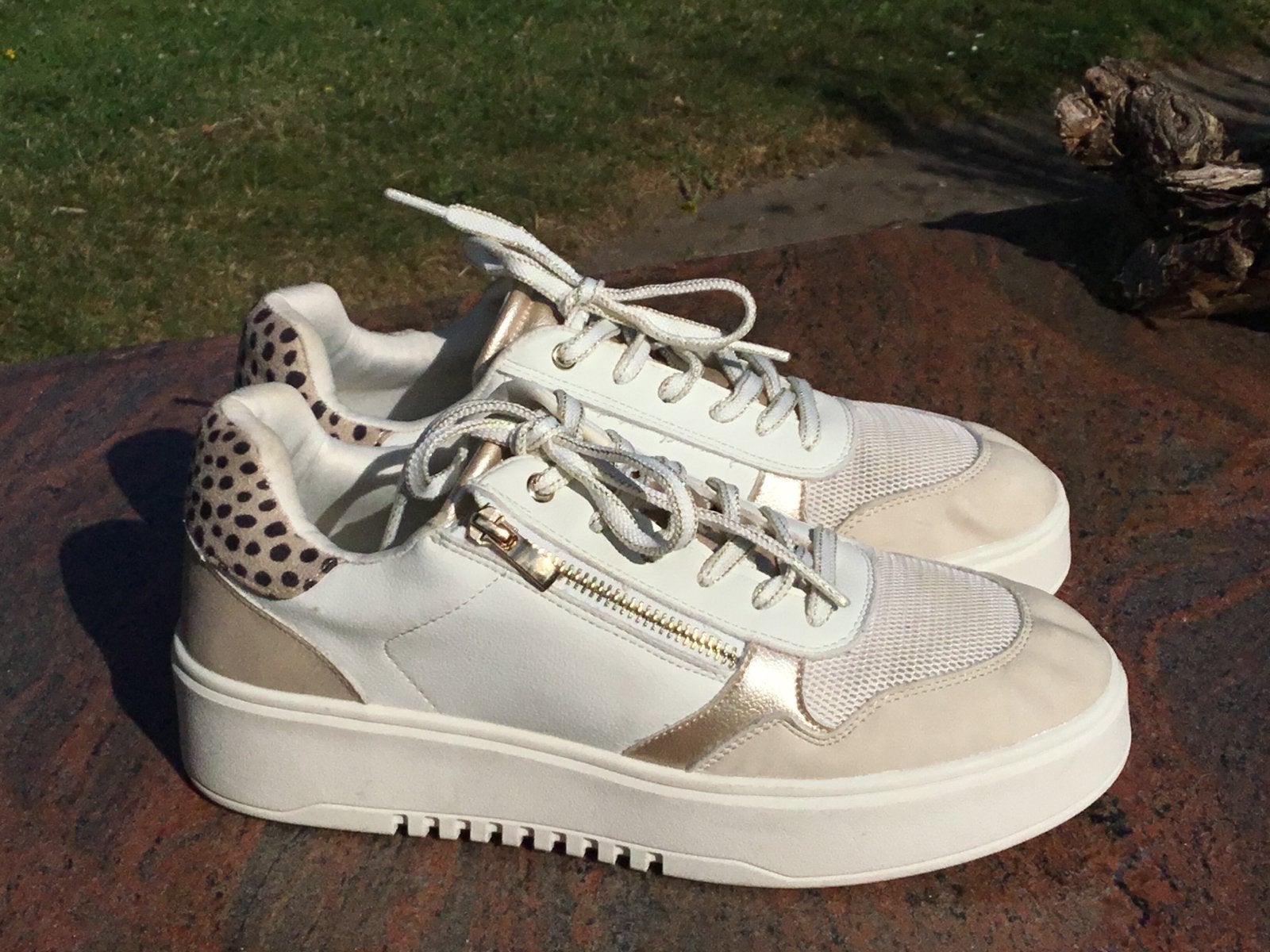 Stijlvolle sneakers met dierenprint en ritsdetails, Ophalen of Verzenden, Gedragen, Wit, Sneakers of Gympen